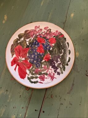 Franklin Porcelain Flowers of the Year Plate Collection/The Flowers of December